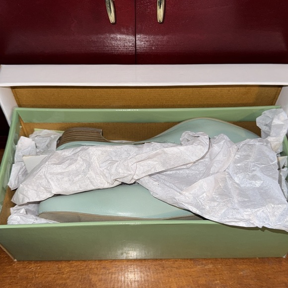 Josie Slingbacks by Walk with Me Shoes
Women’s Size 7.5 - Picture 5 of 6